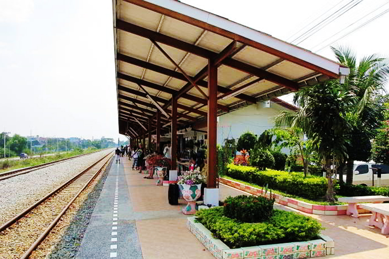 タイの歴史を感じられるパタヤにある鉄道の写真